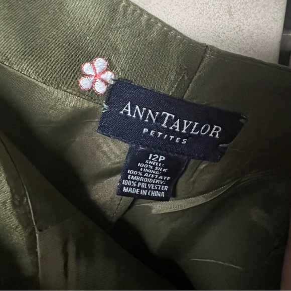 Ann Taylor Crop Pants womens 12P embroidered Flowers Green Side Zip flat front - Picture 7 of 9